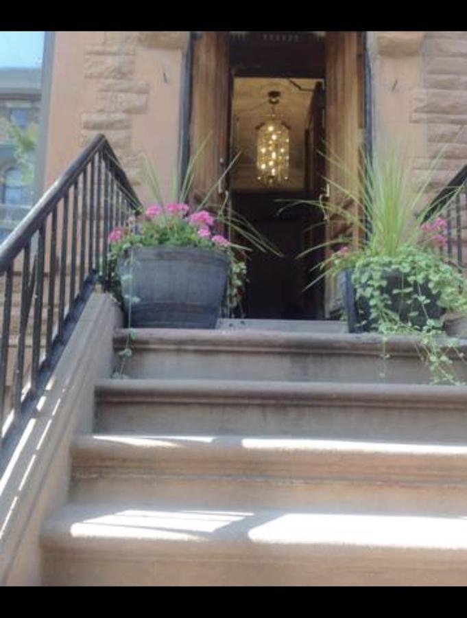 Harlem Brownstone Apartment New York City Exterior photo
